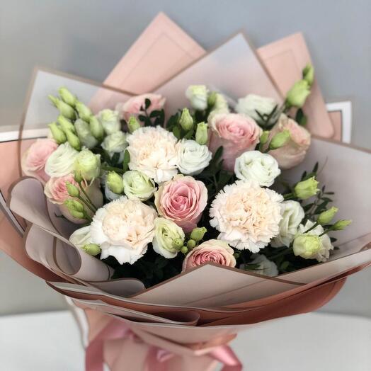 Bouquet in delicate tones