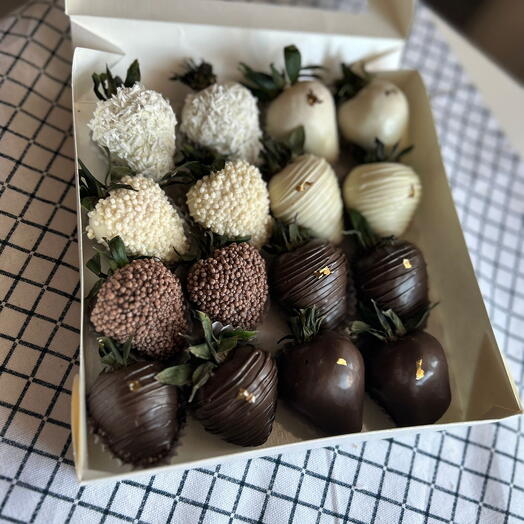 Chocolate-covered strawberries GALANT