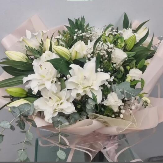 Lux lily bouquet