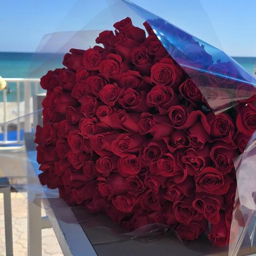100 red roses