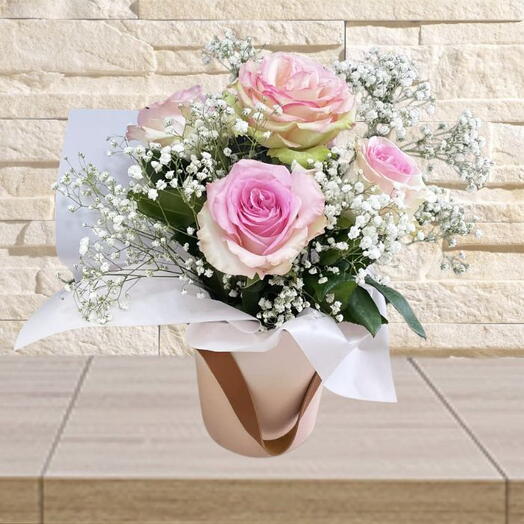 Luxury Flower Box With 5 Pink Roses And Gypsophila