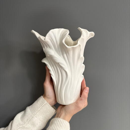 White Sculpture Vase 🤍