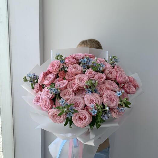 Pink roses garden and forget me not