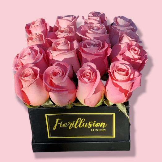 Scatola nera con 16 Rose rosa