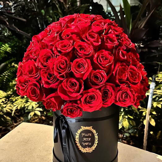 100 Roses in a Box
