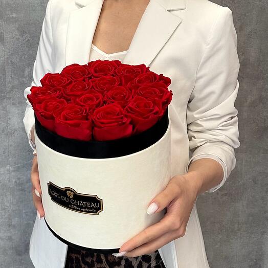 Flowerbox coco with red eternal roses