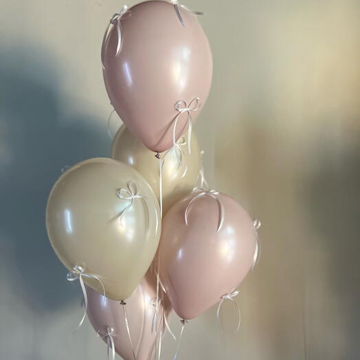 5 balloons with bows