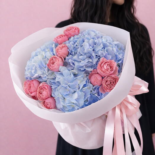 💐 Bouquet of peonies, spray roses and hydrangeas