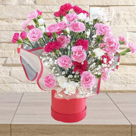 Luxury Flower Box With 11 Pink Spray Carnations