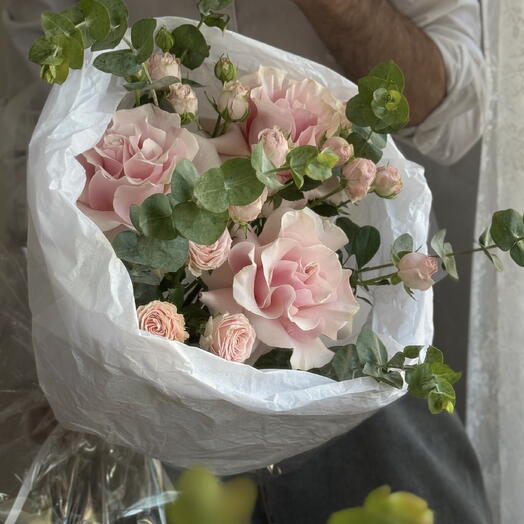 Bouquet 369 [FREE DELIVERY] Rosa Ecuador, Spray Rose, Eucalyptus