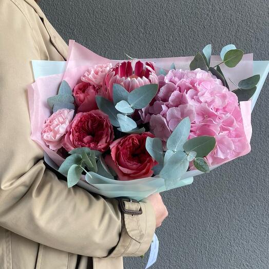Rosa Blumenstrauß mit Protea