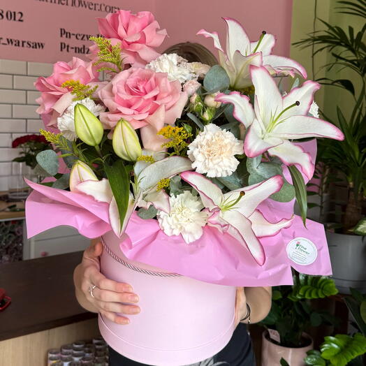 Flowers in a box with a rose and lily XXL