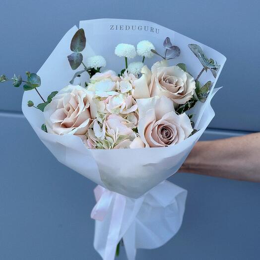 Soft hydrangea and roses bouquet