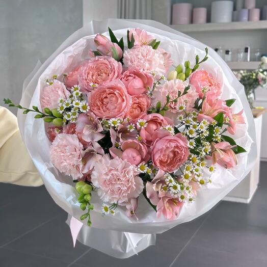 Bouquet with a peony rose.